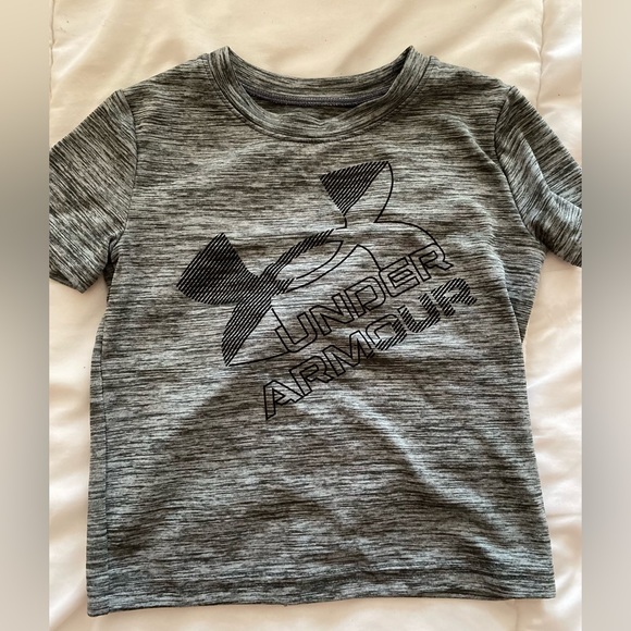 Like new boys 2T grey short sleeve Under Armour tee shirt - Picture 1 of 2